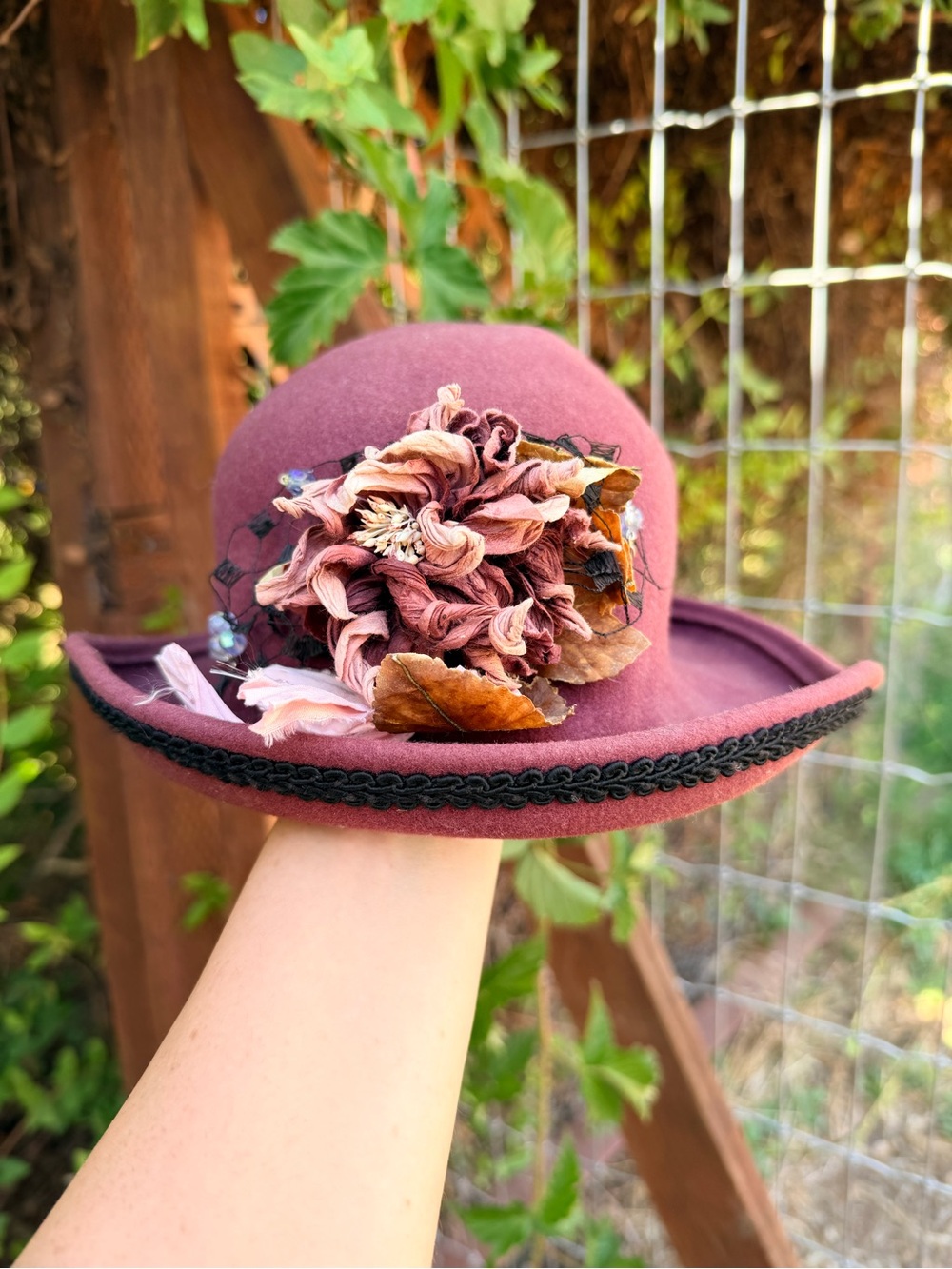 Vintage-Inspired handmade Mauve Women's Felt Hat with Floral Accent